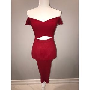 Evenuel Women’s tightly fitted, knitted red skirt